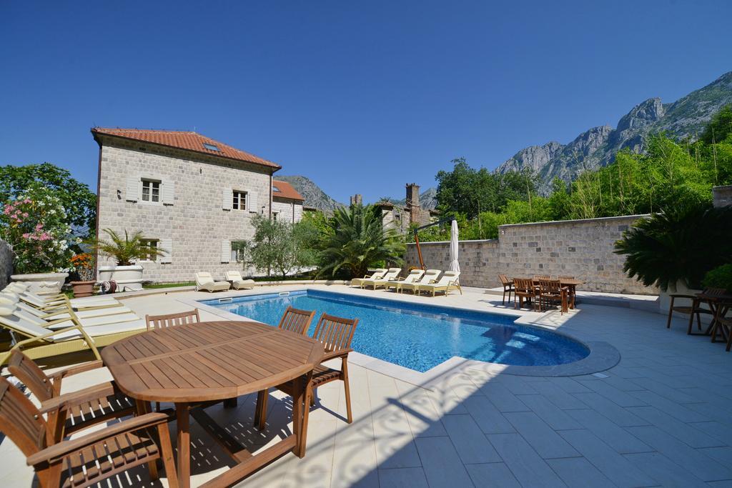 Vila Nikcevic Apartments Kotor Bagian luar foto