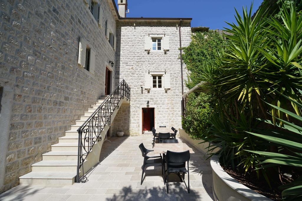 Vila Nikcevic Apartments Kotor Bagian luar foto